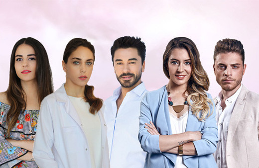 Bir dizi aşkı daha gerçek oldu ünlü çift ödül töreninde el ele