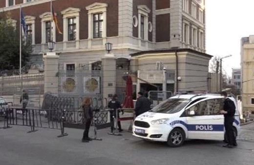 Alman ve Fransız konsolosluklarında önünde şüpheli paket alarmı!