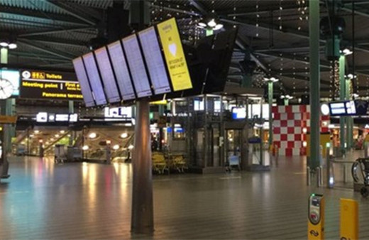 Havalimanında hareketli anlar: Polis saldırganı vurdu!