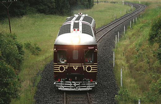 Güneş enerjili ilk tren rayarda