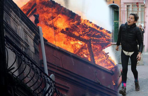 Beyoğlu'nda 3 katlı bina kül oldu!