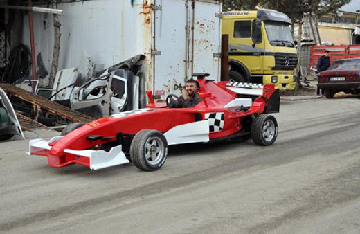 Hurda otomobil ve traktör parçalarından Formula aracı yaptı!