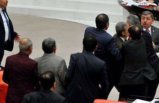 Meclis’te 'vatan haini' ve 'alçak' kavgası