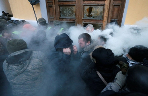 Ukrayna’da Saakaşvili taraftarları polisle çatıştı!