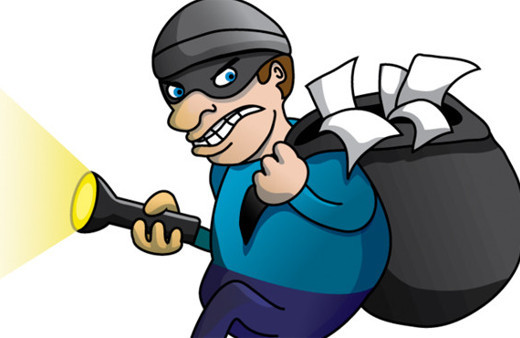 Eve girmeye çalışan hırsızlar baltayı taşa vurdu