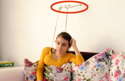 Ağrısı dinsin diye duvarda askıda tutuluyor! Henüz 14 yaşında...