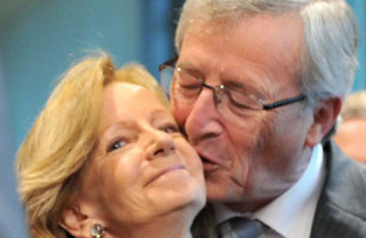 Yakaladığını öpüyor! Hem de ne öpmek!