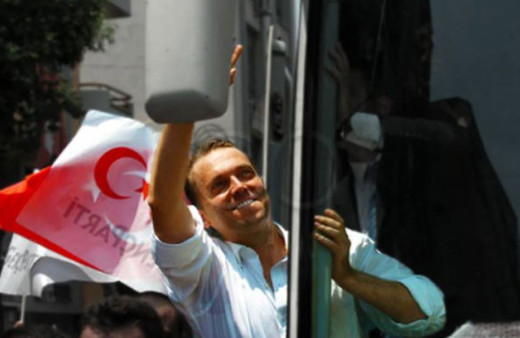 Cem Uzan gözünü başkanlığa dikti! Resmen aday oldu...