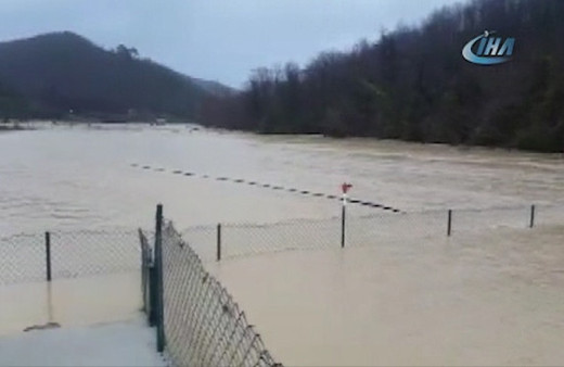 Şile Pot Deresi taştı, bazı köyleri su bastı