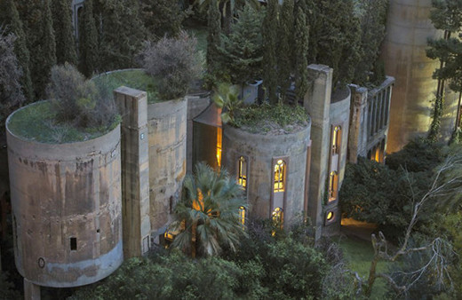 Çimento fabrikasını şatoya çevirdi!