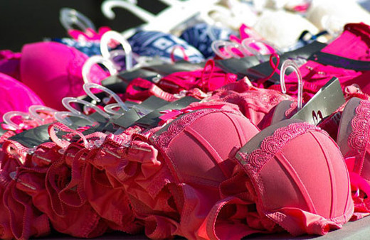 Kırmızı iç çamaşırı satışı iki katına çıktı