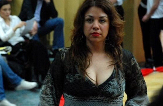 Yeşim Ceren Bozoğlu elinde Kuran alışveriş merkezinde 'Tokat yedim'