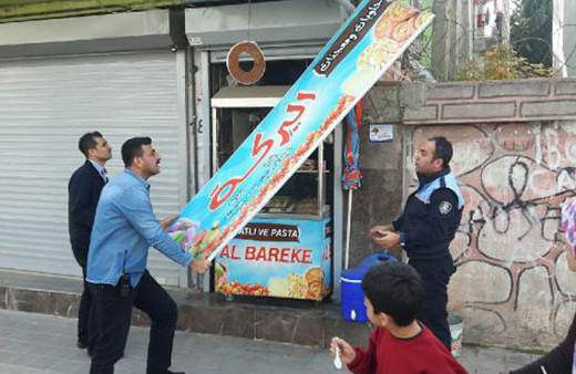 Adana'da Arapça tabelalar kaldırıldı