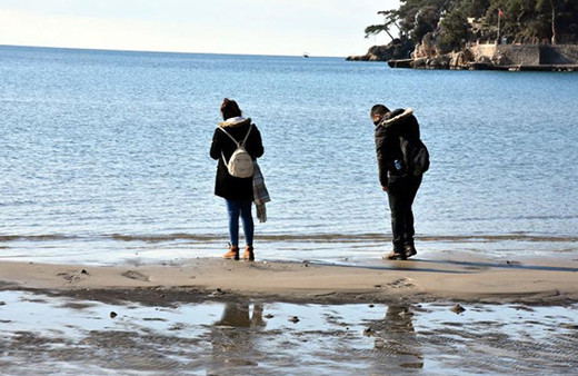 Vatandaşı şaşırtan görüntü: Sular 25 metre çekildi!