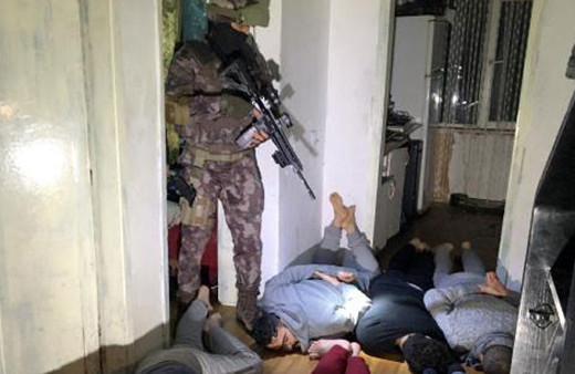 IŞİD'e şafak baskını! Böyle gözaltına alındılar...