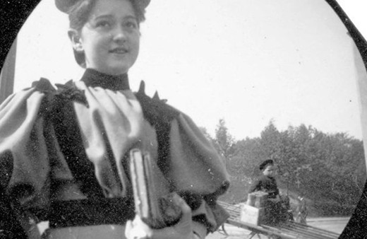 1890 yılında sokakta gizli kamera ile gezdi