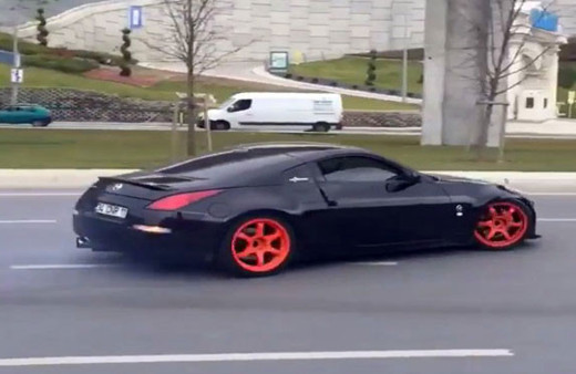 Lüks otomobilli trafik magandası kamerada