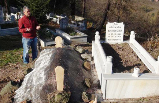 Yok böyle bir yasak! Muhtar cenazeleri gömdürmüyor!