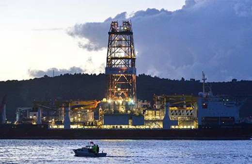 Türkiye için bir ilk: Boğaz'dan böyle geçti!