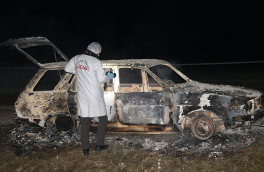 Yanmış otomobilin içinden çıkanlar dehşete düşürdü!