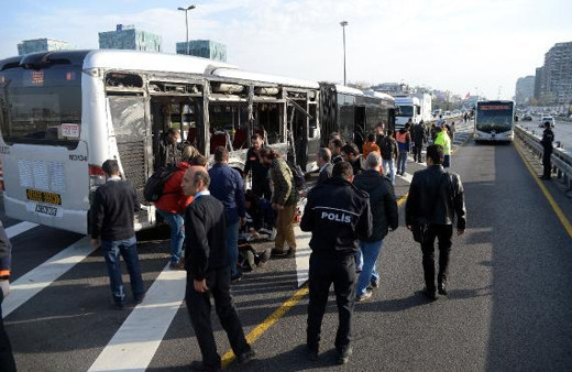 İstanbul'da metrobüs kazası! İşte ilk görüntüler
