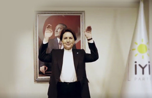 Meral Akşener ne yapıyor böyle?
