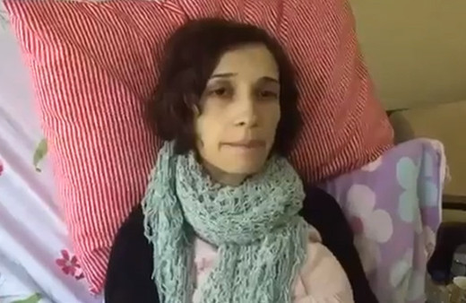 Tahliye edilen Nuriye Gülmen'in ilk videosu