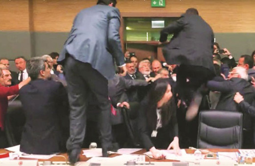 19 HDP'linin Meclis'teki "Apo Marşı" şovuna fezleke