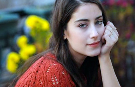 Hazal Kaya bu hastalığa yakalandığını açıkladı annesi de kanserdi