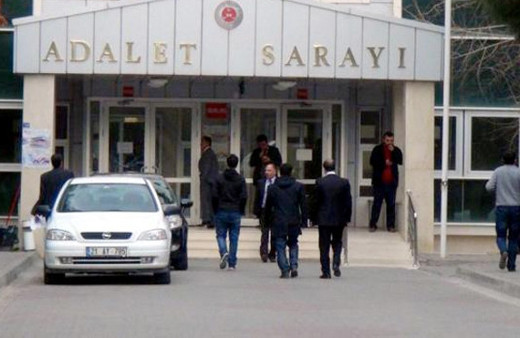 Genç kız duruşmada söyledi: Babam her eve geldiğinde...