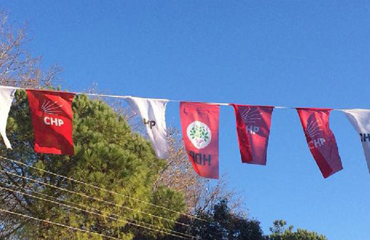 CHP ile HDP flaması yan yana: İsyan ettiren görüntü!