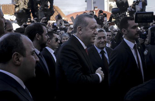 Erdoğan kente geldi Batı Trakyalılar karşılamaya koştu!