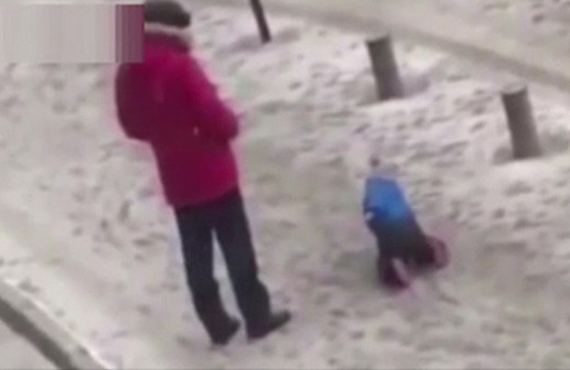 Böyle vicdansızlık görülmedi babanın çocuğuna yaptığına bakın! 