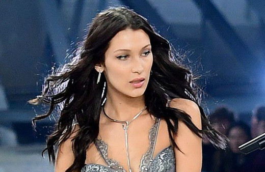 Paylaşımı olay oldu! Bella Hadid, Trump'a öfke kustu