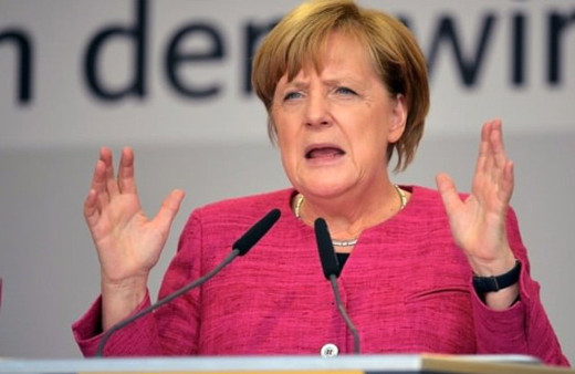 Merkel'in açılışına katıldığı tren yolda kaldı