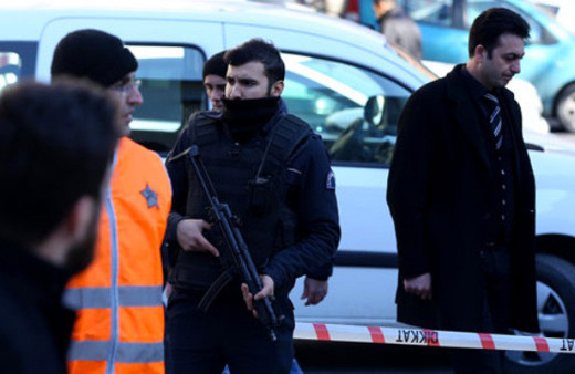 Cerrahpaşa'da neler oluyor? Polis silahı çekip...