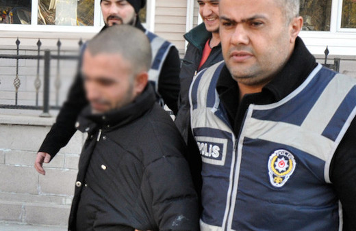 Biri katil biri tacizci biri kümeste öbürü çatıda...