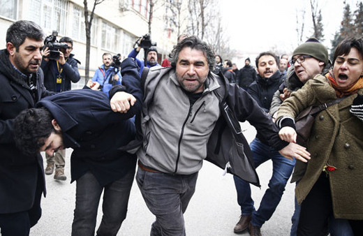 Akademisyen eylemi üniversiteyi karıştırdı gözaltılar var