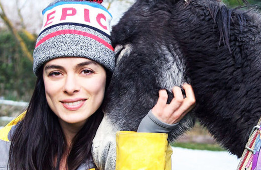 Özge Özpirinçci 2 kediden sonra eşek sahiplendi