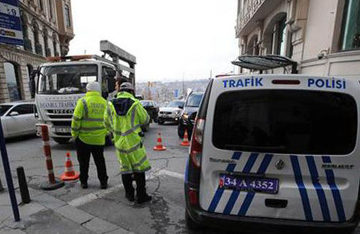 Beyoğlu'nda yoğun güvenlik önlemi! Şüpheli araçlar aranıyor