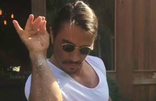 Nusret bu kez ödül gecesini tuzladı yıldızlar peşindeydi