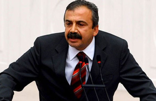 Sırrı Süreya'dan CHP'lilerin marşına yorum