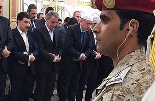 Hulusi Akar kutsal topraklarda Erdoğan'la saf tuttu