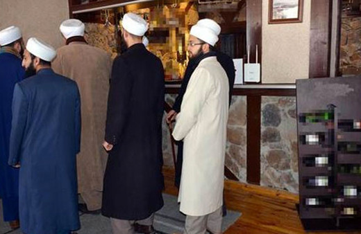 İsmailağa Cemaati üyeleri meyhane meyhane geziyor