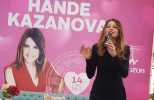 Hande Kazanova Trabzon'da büyük ilgi gördü