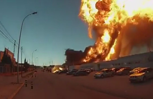 Patlamanın etkisi şoke etti! Olana bakın