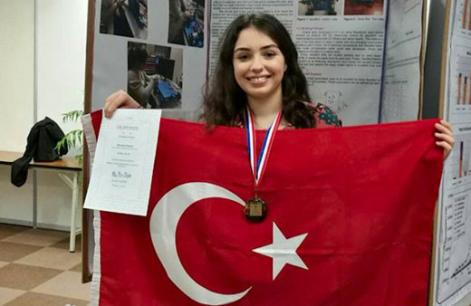 Türk kızı Alara Güler robotu ile dünya ikincisi