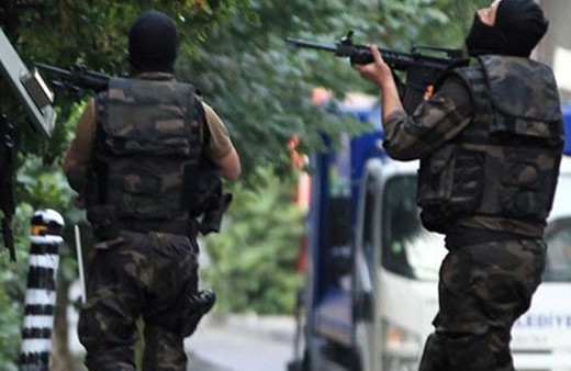 İstanbul'da hareketli dakikalar! 17 adrese baskın düzenlendi