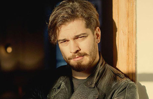 Çağatay Ulusoy'un çocukluğuna bakın olay oldu