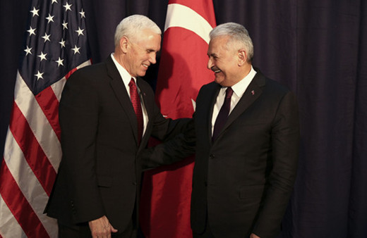 Binali Yıldırım ve Mike Pence ilk buluşmada düşman çatlattı